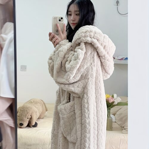 Women’S Thickened And Plush Solid Color Jacquard Robe for Autumn And Winter, Featuring a Loose, Relaxed, And Minimalist Design with a Hood And Pockets.